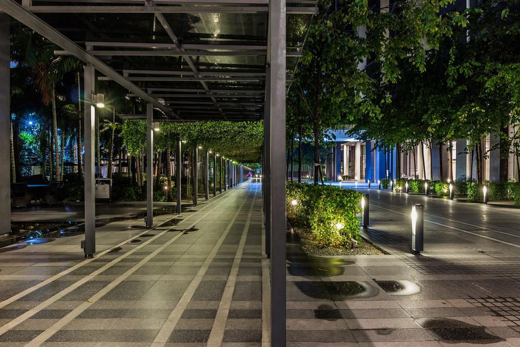 E&O Residences Kuala Lumpur Exterior photo The park at night