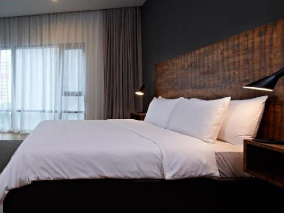 E&O Residences Kuala Lumpur Exterior photo A bed with a duvet